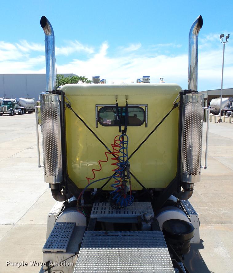 image for item DB4735 2001 Freightliner FLD120 semi truck