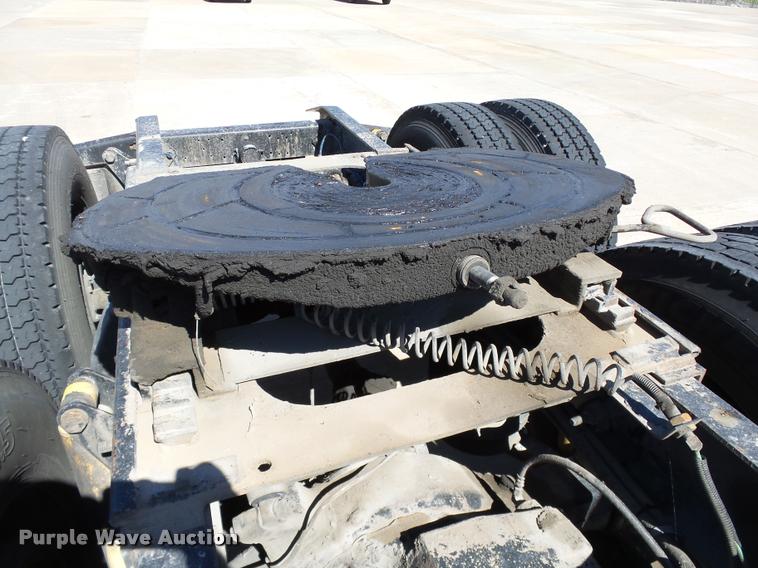 image for item DB4735 2001 Freightliner FLD120 semi truck