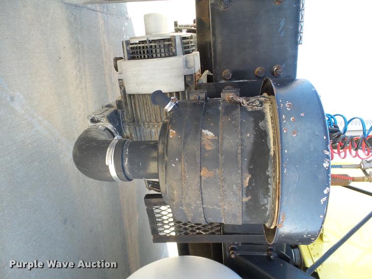 image for item DB4735 2001 Freightliner FLD120 semi truck