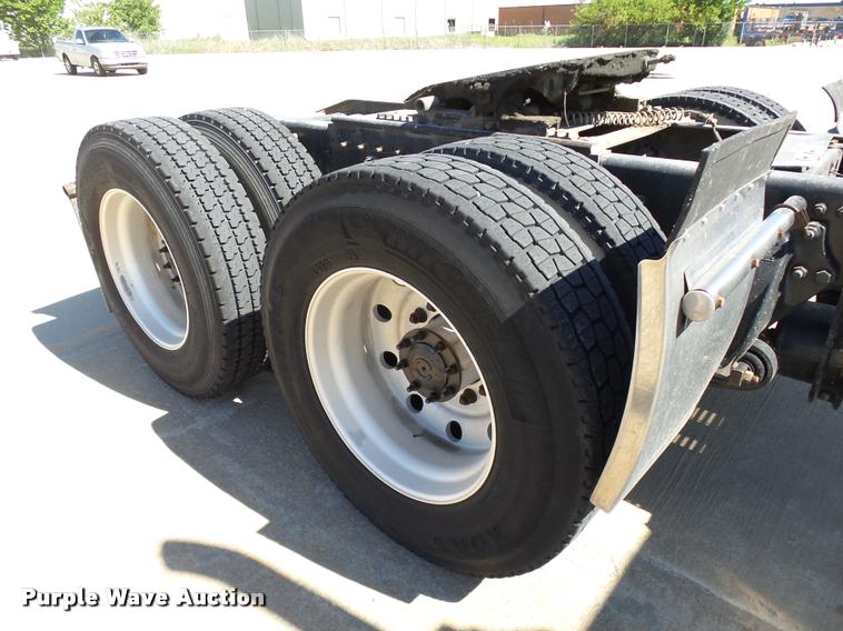 image for item DB4735 2001 Freightliner FLD120 semi truck