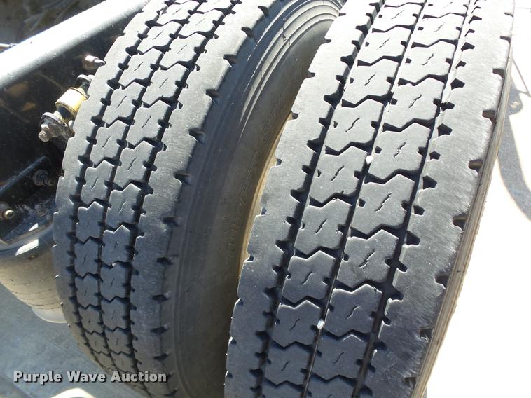 image for item DB4735 2001 Freightliner FLD120 semi truck