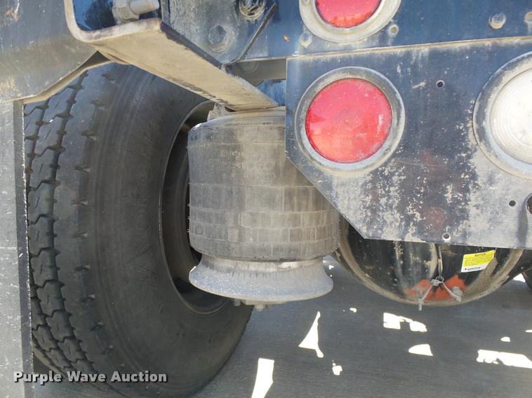 image for item DB4735 2001 Freightliner FLD120 semi truck