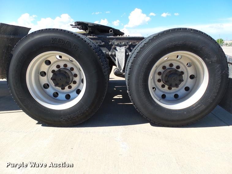 image for item DB4735 2001 Freightliner FLD120 semi truck