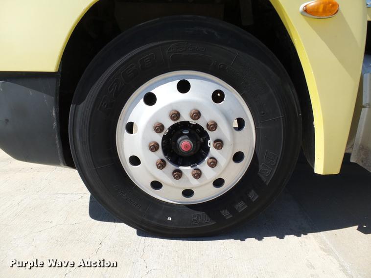 image for item DB4735 2001 Freightliner FLD120 semi truck