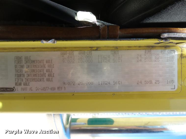 image for item DB4735 2001 Freightliner FLD120 semi truck