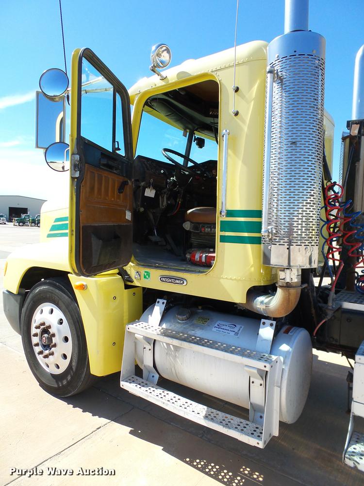 image for item DB4736 2001 Freightliner FLD120 semi truck