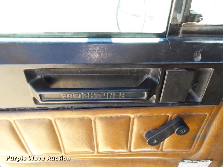 image for item DB4736 2001 Freightliner FLD120 semi truck