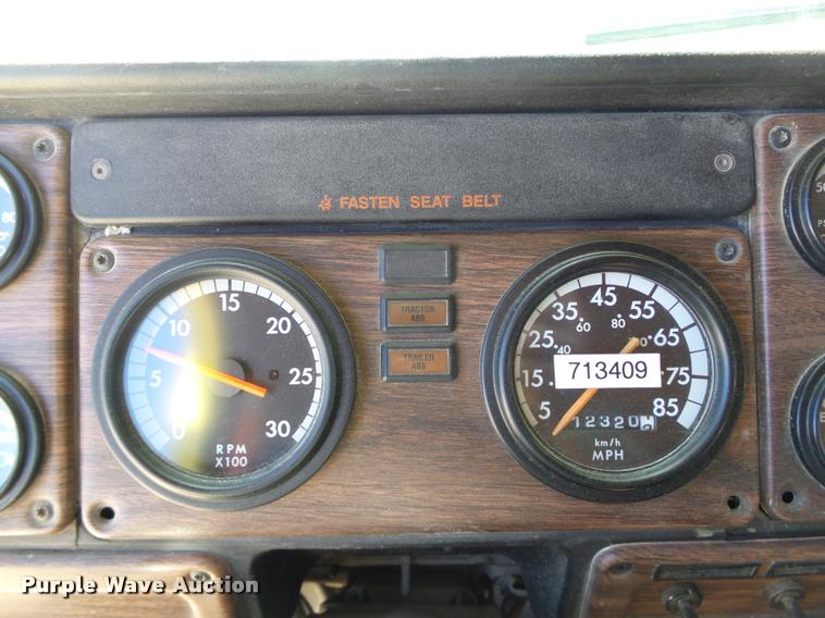 image for item DB4736 2001 Freightliner FLD120 semi truck