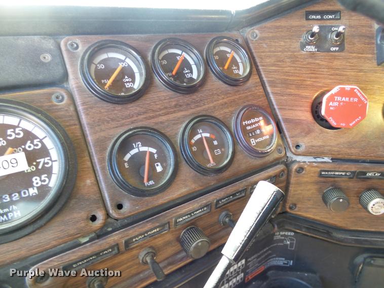 image for item DB4736 2001 Freightliner FLD120 semi truck