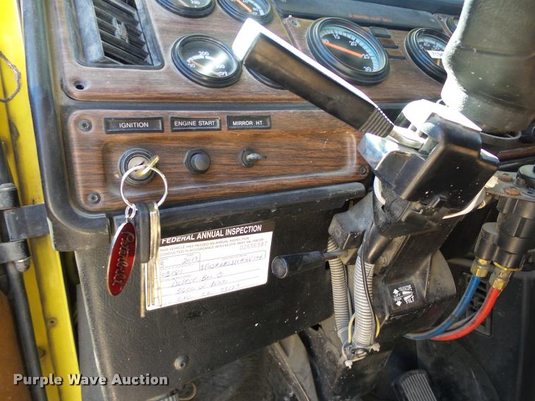 image for item DB4736 2001 Freightliner FLD120 semi truck