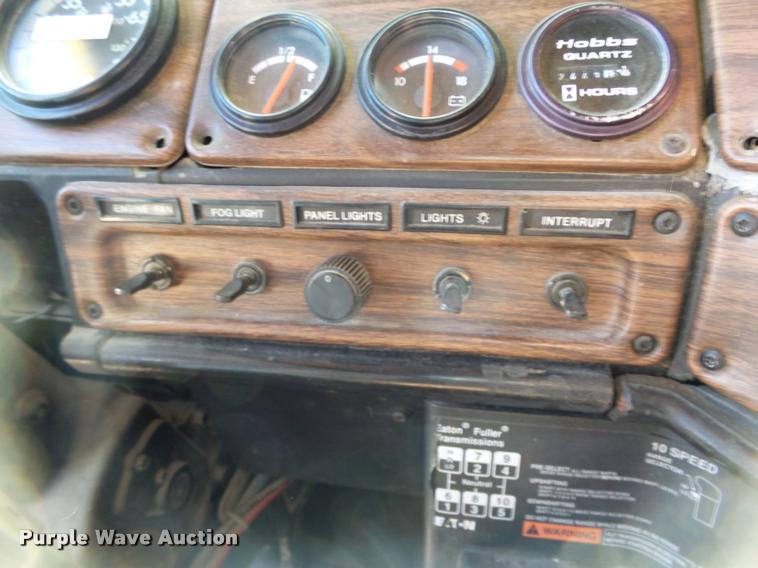 image for item DB4736 2001 Freightliner FLD120 semi truck