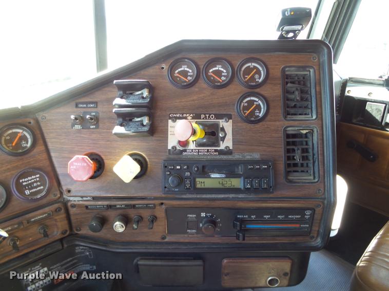 image for item DB4736 2001 Freightliner FLD120 semi truck