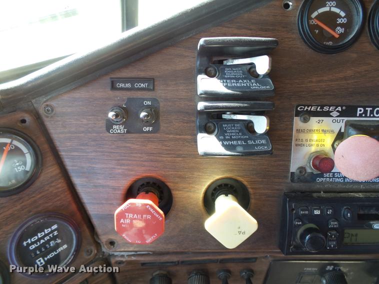 image for item DB4736 2001 Freightliner FLD120 semi truck