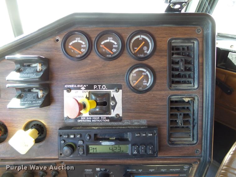 image for item DB4736 2001 Freightliner FLD120 semi truck