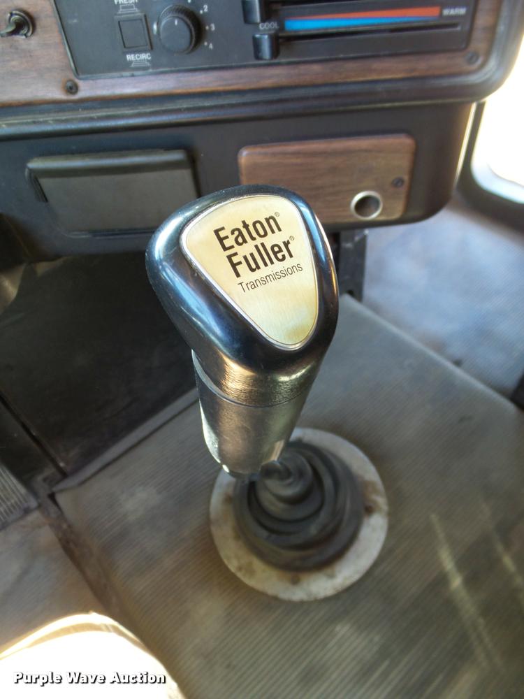 image for item DB4736 2001 Freightliner FLD120 semi truck