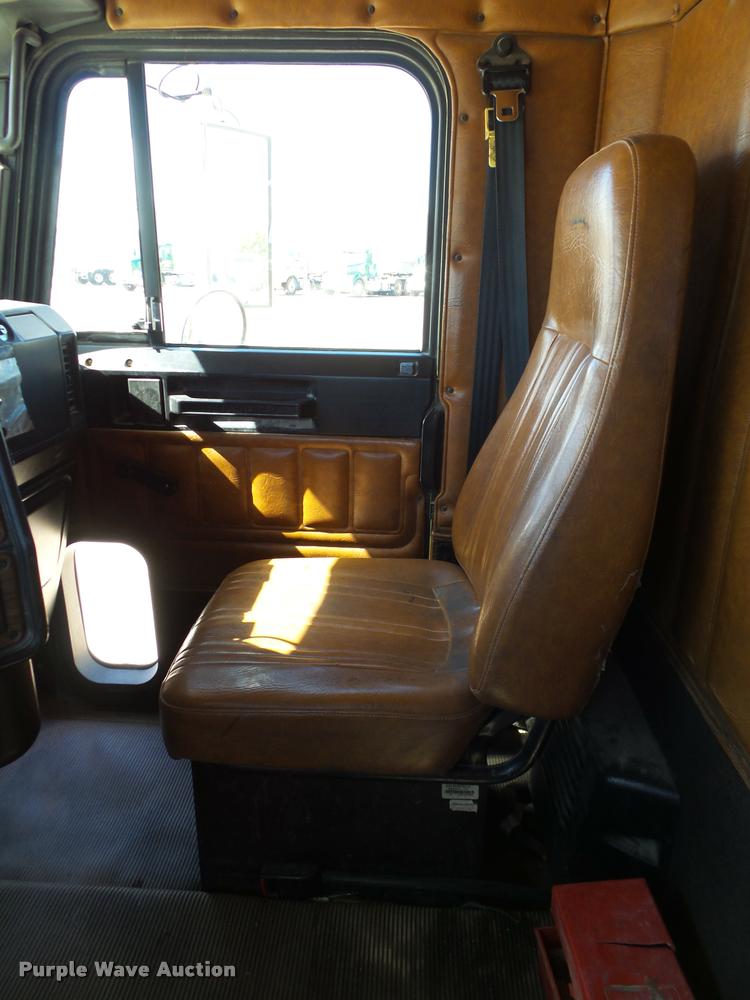 image for item DB4736 2001 Freightliner FLD120 semi truck