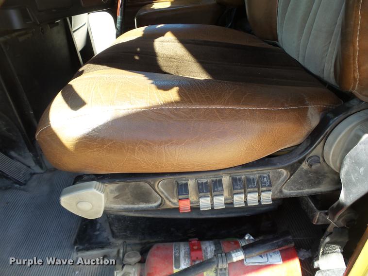 image for item DB4736 2001 Freightliner FLD120 semi truck