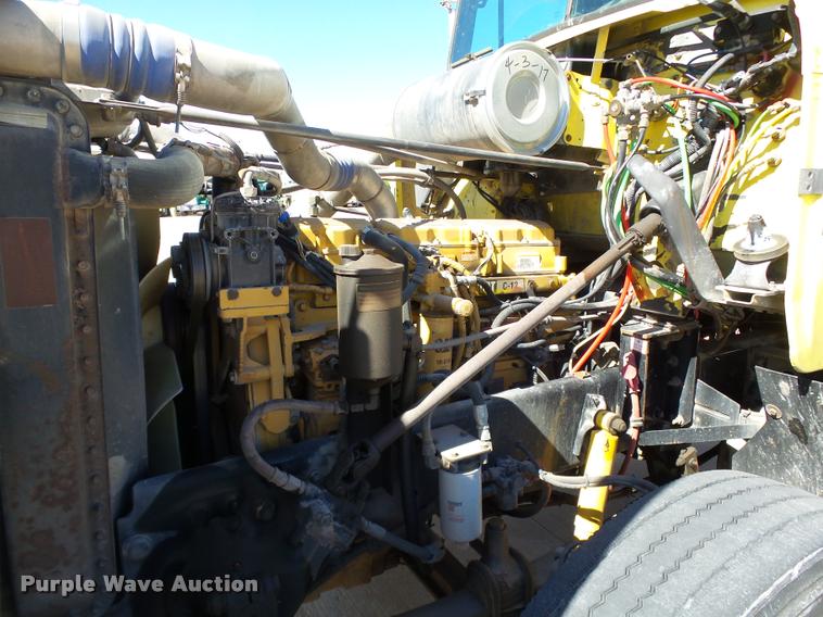 image for item DB4736 2001 Freightliner FLD120 semi truck