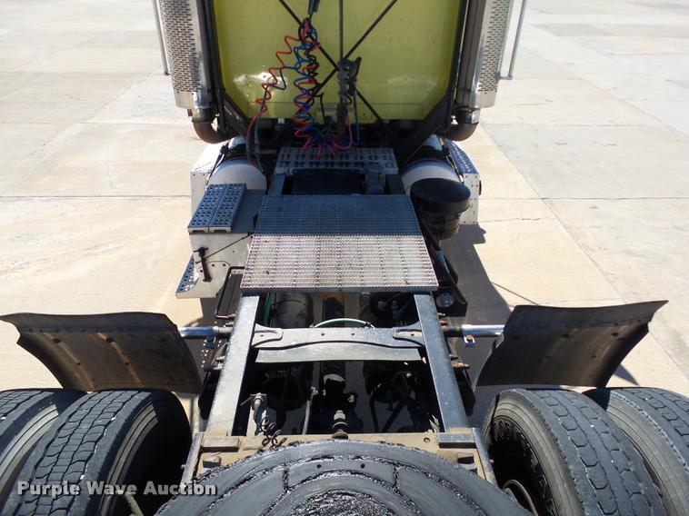 image for item DB4736 2001 Freightliner FLD120 semi truck