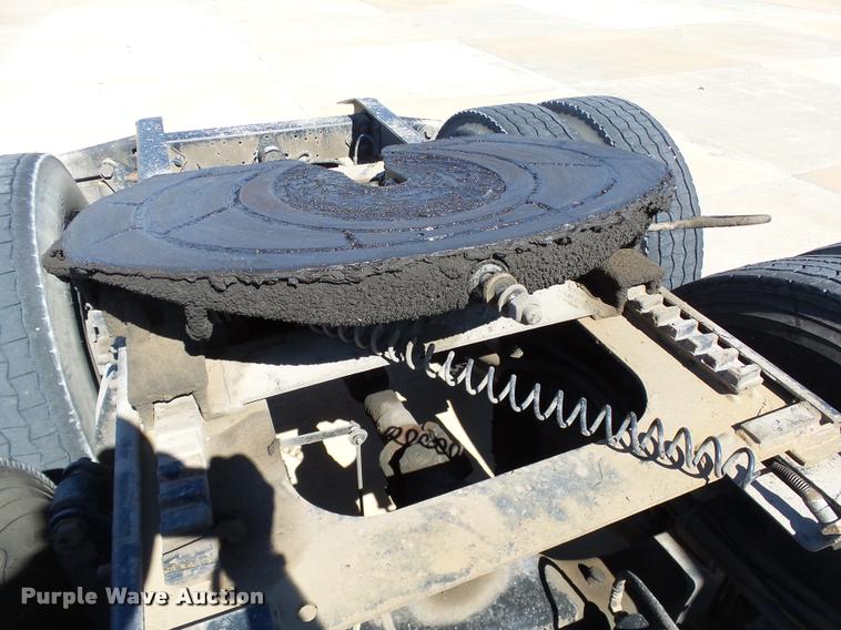 image for item DB4736 2001 Freightliner FLD120 semi truck