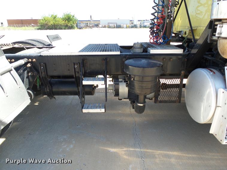 image for item DB4736 2001 Freightliner FLD120 semi truck