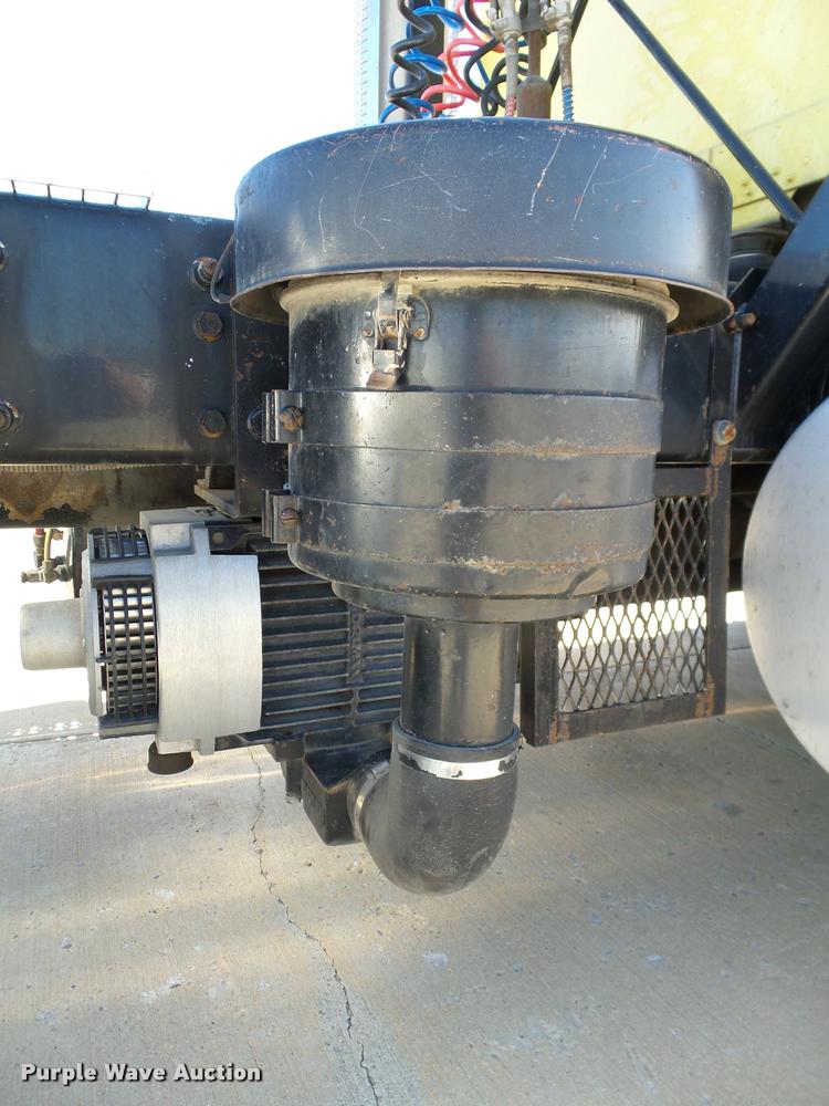 image for item DB4736 2001 Freightliner FLD120 semi truck