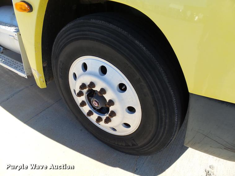 image for item DB4736 2001 Freightliner FLD120 semi truck