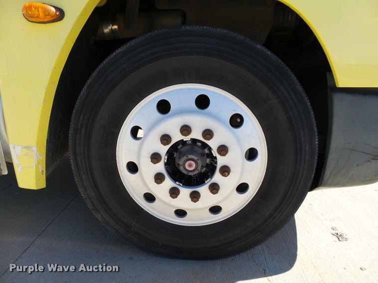 image for item DB4736 2001 Freightliner FLD120 semi truck