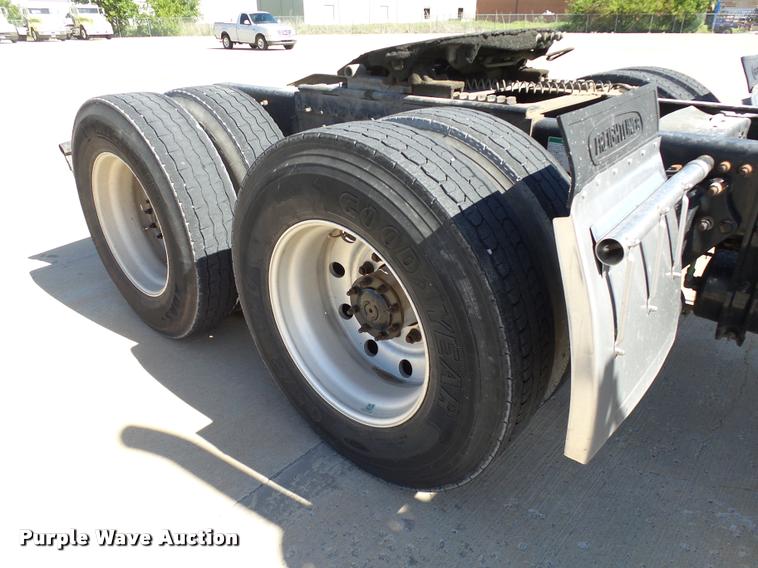 image for item DB4736 2001 Freightliner FLD120 semi truck