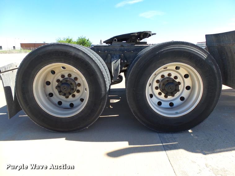 image for item DB4736 2001 Freightliner FLD120 semi truck