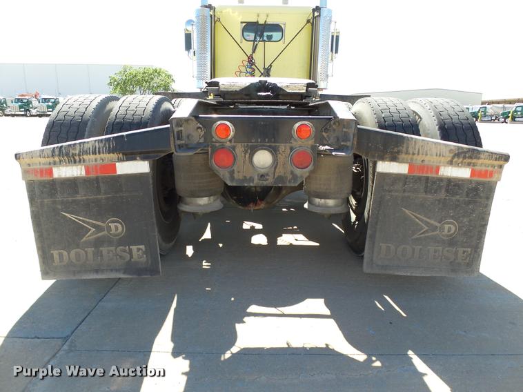 image for item DB4736 2001 Freightliner FLD120 semi truck