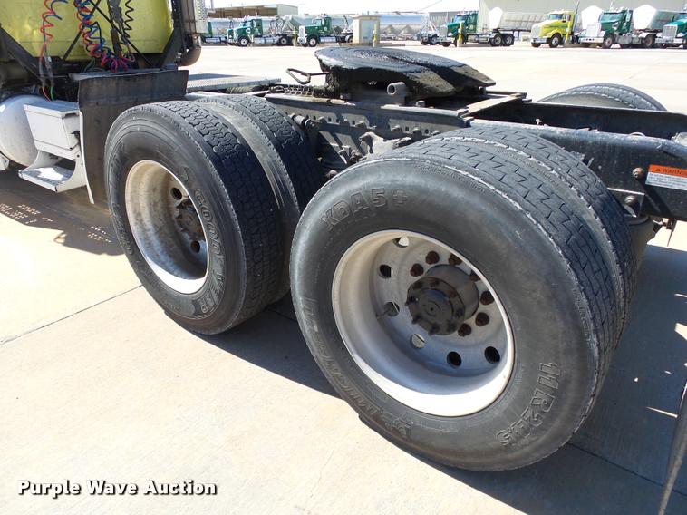 image for item DB4736 2001 Freightliner FLD120 semi truck