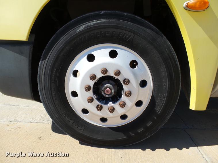 image for item DB4736 2001 Freightliner FLD120 semi truck