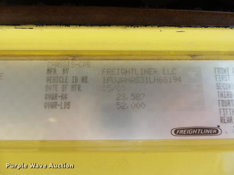 image for item DB4736 2001 Freightliner FLD120 semi truck