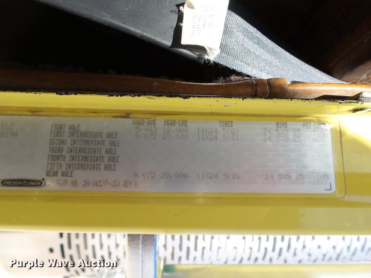 image for item DB4736 2001 Freightliner FLD120 semi truck