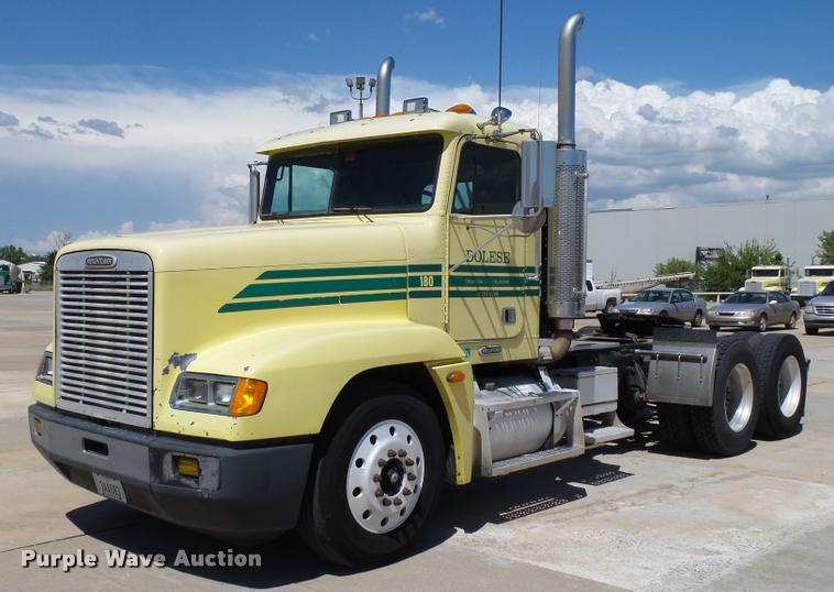 image for item DB4737 2001 Freightliner FLD120 semi truck