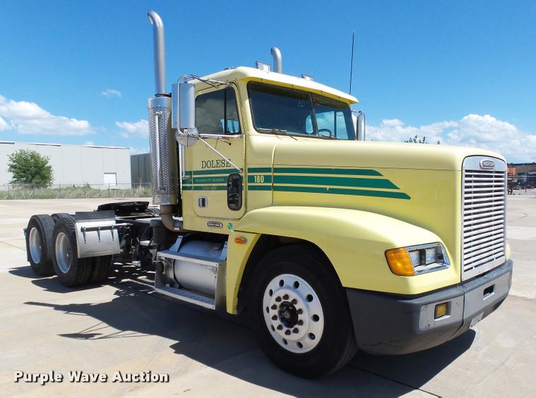 image for item DB4737 2001 Freightliner FLD120 semi truck