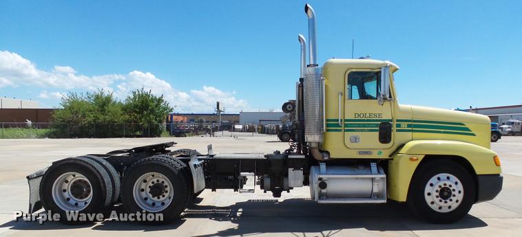 image for item DB4737 2001 Freightliner FLD120 semi truck