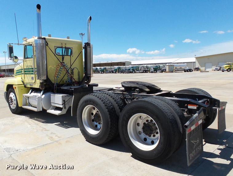 image for item DB4737 2001 Freightliner FLD120 semi truck