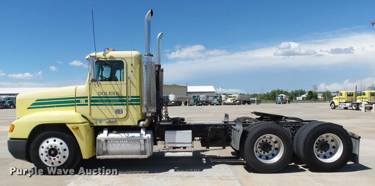 image for item DB4737 2001 Freightliner FLD120 semi truck