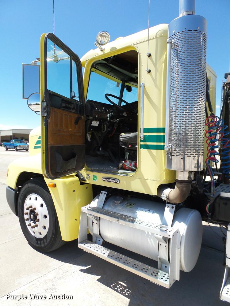 image for item DB4737 2001 Freightliner FLD120 semi truck