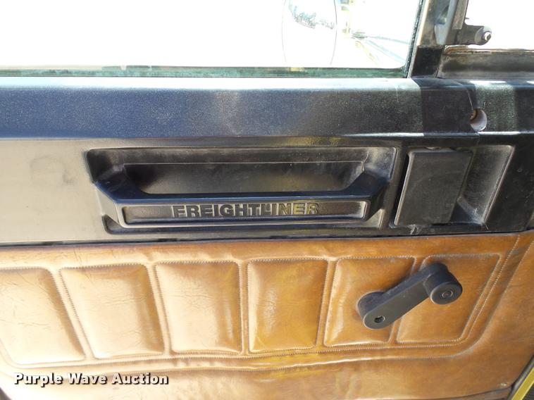 image for item DB4737 2001 Freightliner FLD120 semi truck