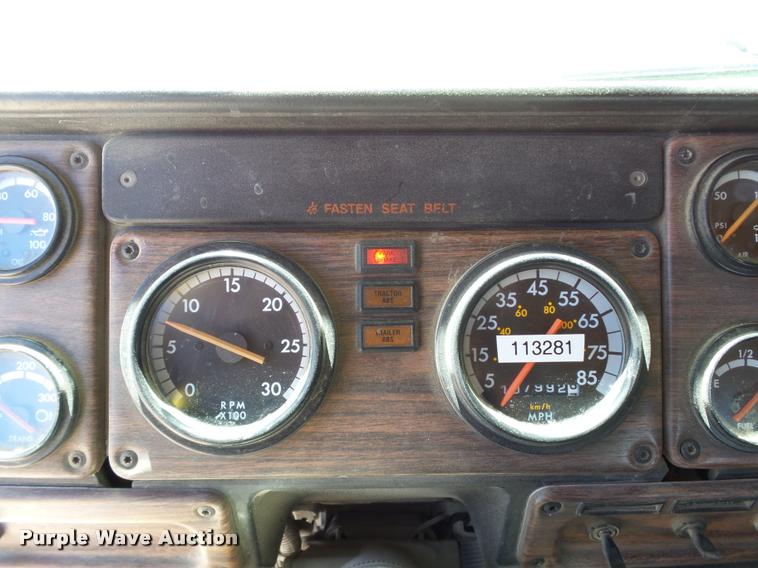 image for item DB4737 2001 Freightliner FLD120 semi truck