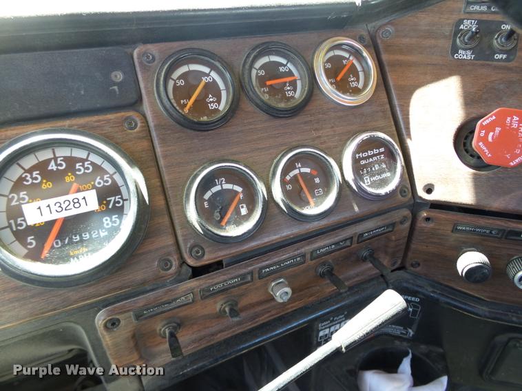 image for item DB4737 2001 Freightliner FLD120 semi truck