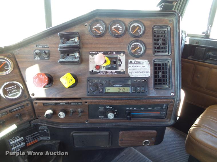 image for item DB4737 2001 Freightliner FLD120 semi truck