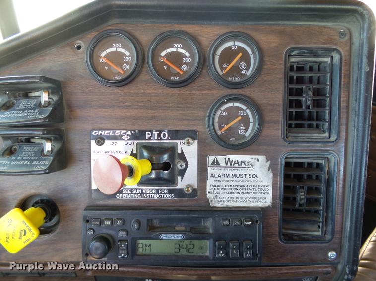 image for item DB4737 2001 Freightliner FLD120 semi truck