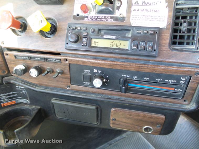 image for item DB4737 2001 Freightliner FLD120 semi truck