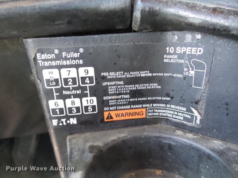 image for item DB4737 2001 Freightliner FLD120 semi truck