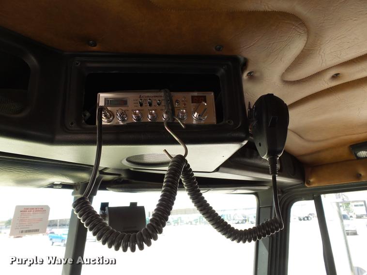 image for item DB4737 2001 Freightliner FLD120 semi truck