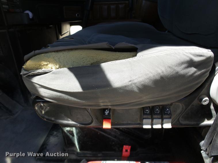 image for item DB4737 2001 Freightliner FLD120 semi truck